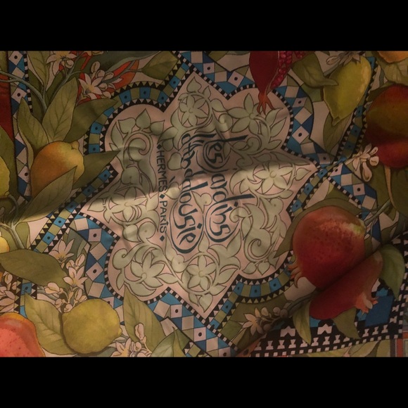 Hermès silk scarf - Picture 2 of 2